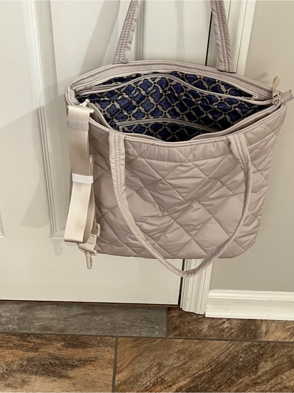 NWT Vera Bradley Ultralight Large North South Tote in Pumice Stone with Bonus - Picture 2 of 14